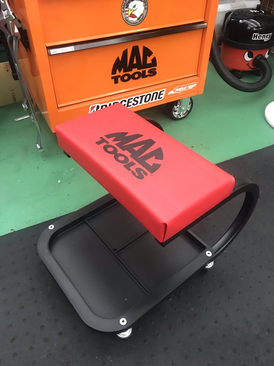 ビーズガレージ東名横浜 公式 ガレージでの座り作業のお供に コロコロついたカッコいい椅子がデビューです マックツール イーグルネスト ビーズガレージ ビーズガレージ東名横浜 公式 ガレージでの座り作業のお供に コロコロついたカッコいい椅子がデビューです マックツール イーグルネスト ビーズガレージ