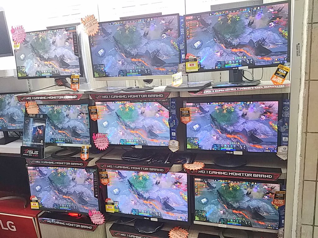 Gyrowoof's tweet image. More hardware musings around #Simlim Square today. :3 #Singapore