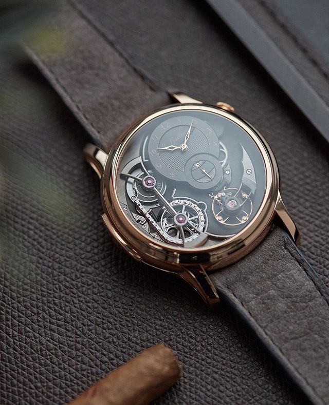 A_Collected_man's tweet photo. A re-thought approach to the chain-and-fusee. Our constant-force Logical One from @r.gauthier, available now.
#romaingauthier #rgauthier #logicalone #gphg #handmadewatch #handmade #chronometer #independentwatchmaking #swissmade #rare #guilloche #horolog… https://t.co/lIDzKKZfk1 https://t.co/orOVOdkw3W