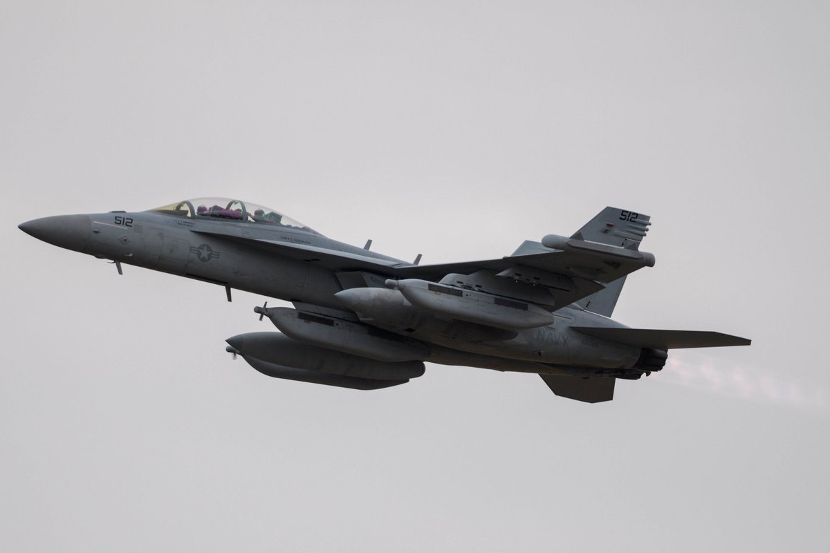 zapper119's tweet photo. 2018/11/18 Yokota AB RWY36↑
VAQ-138”YellowJackets”
3*EA-18G
#USN #NASWI #Rampage #VAQ138 #YellowJackets #大暴れ #MisawaAB #UDP https://t.co/dFCZ87QZ2O