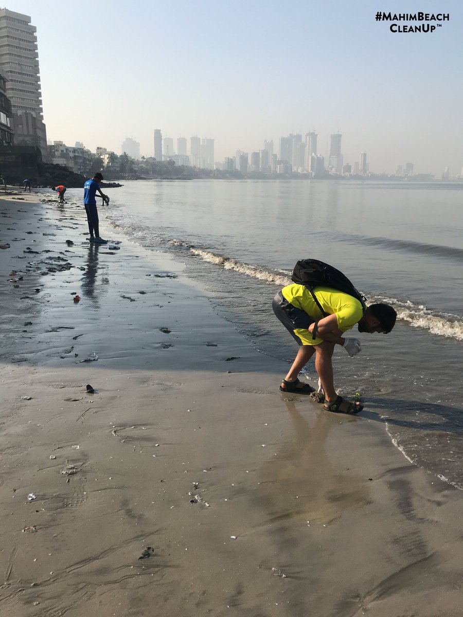 IndranilRabia's tweet photo. Week 63: Some days, the beach defeats us. On other days, it rewards us. Blessed to walk through a clean beach with our volunteers this week!

#MahimBeachCleanUp #givetolive #fortheocean #refuse #reduce #reuse #recycle #beatplasticpollution #clean #beach https://t.co/wuZSLVeE0M