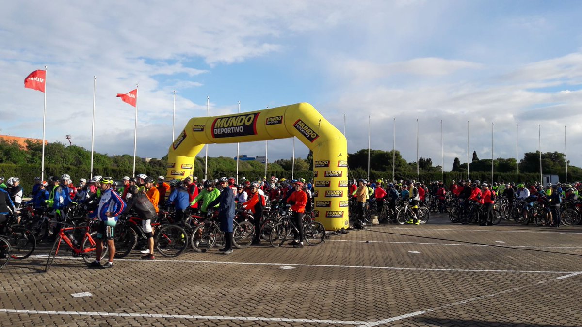 Ja està en marxa una nova edició de la #PedaladaBarcelonaSitges. Un any més, pedalant per la nostra seguretat!

#ciclismecat <a href="/cicloturismecat/">Comissió Cicloturisme FCC</a>