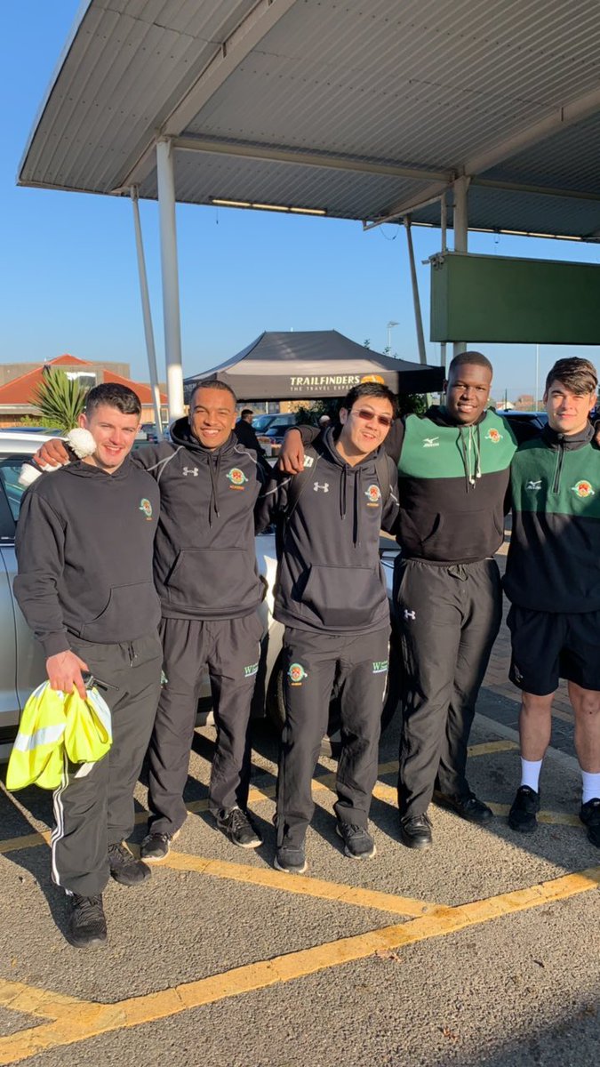 Big thanks to the @ETFacademy lads for their help on car parking duty this morning and tire changing #f1wanabes #oneclub #badtache