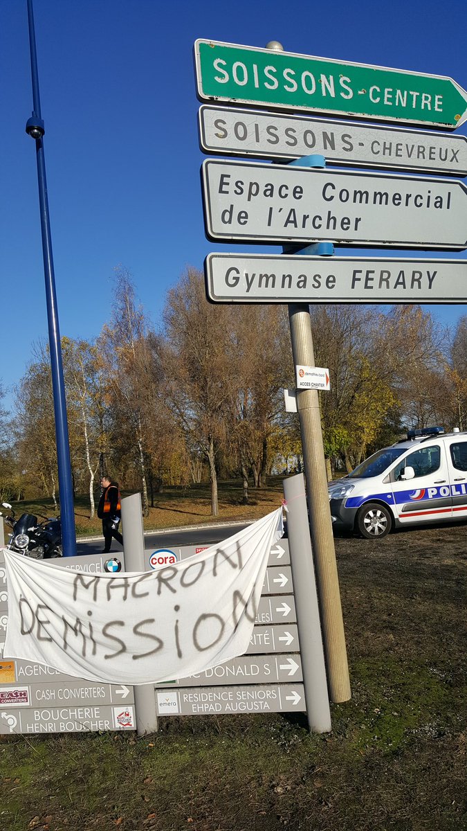 Emilie Baylet On Twitter Le Mouvement Se Poursuit Au Rond