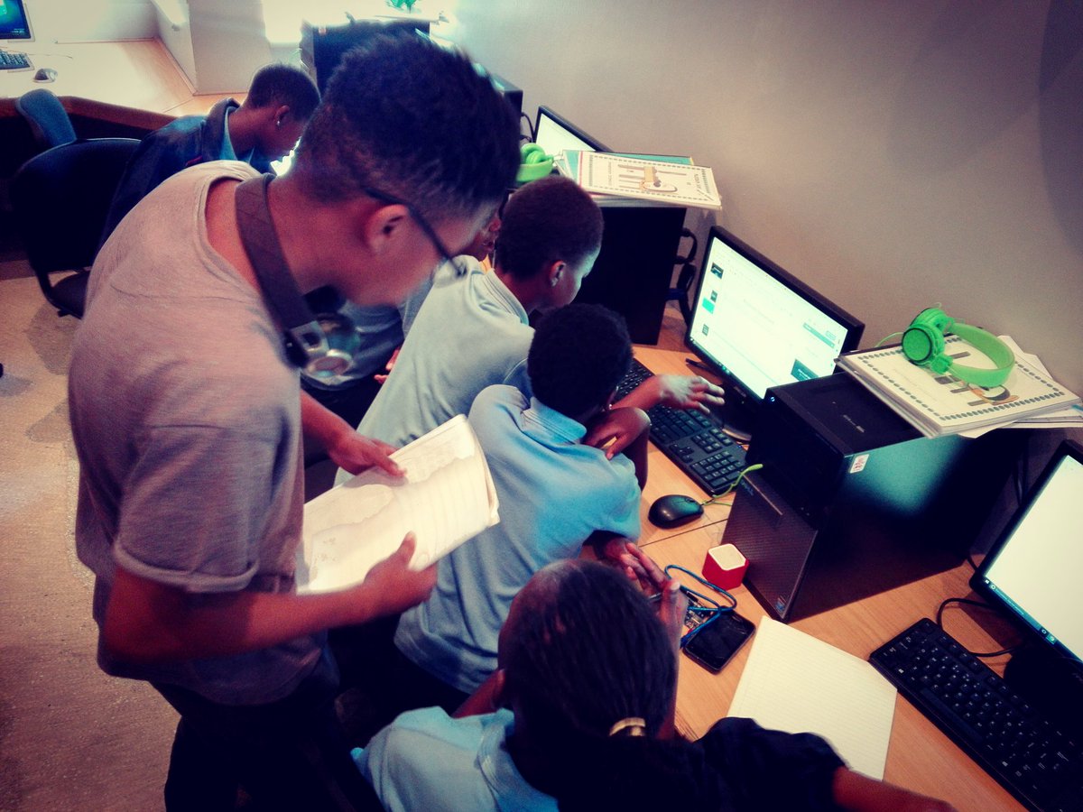 reacoda_'s tweet photo. Final session with the kids from #Geek_in_U preparing them with their presentations for next week's awards ceremony at St Andrew's High school for girls. Truly proud of their progress. #reacoda https://t.co/H1fSBFoYuD