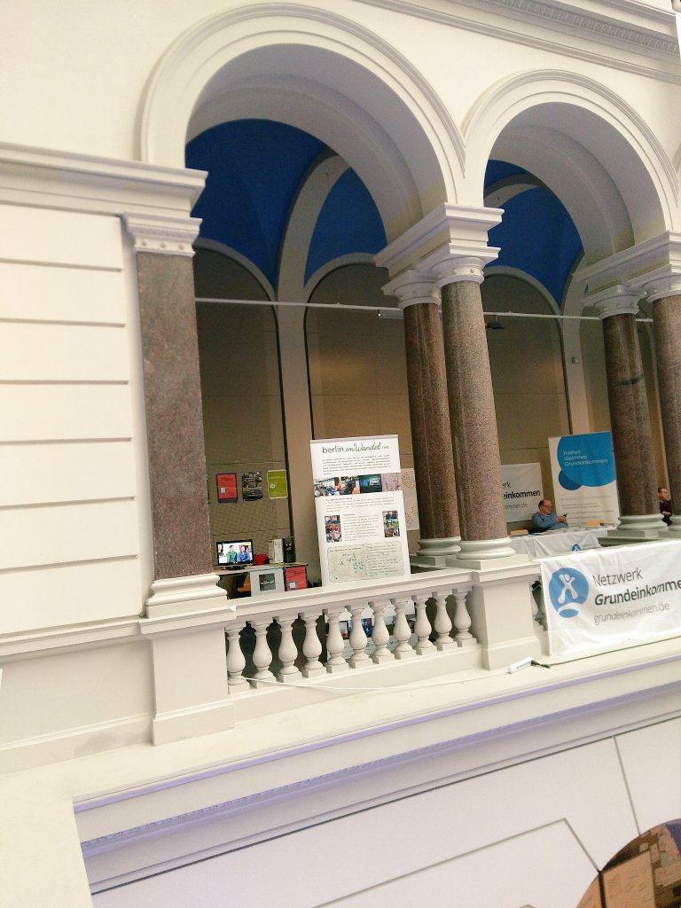 imwandel's tweet photo. Stand mit Balkon auf der @bitsundbaeume an der @TUBerlin
Sollen wir: 1)die Republik ausrufen #karlliebknecht
2) auf #Romeo warten 
3) einen WM-Titel feiern #PhilippLahm
Oder einfach
4) den #Wandel sichtbar machen?
#luxuryhomes #luxuryrealestate https://t.co/HOzm189Z9q