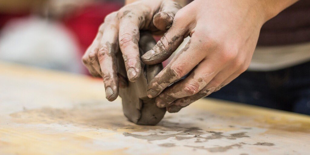 Brand new #ArtTherapy #Research: Art therapy with refugee children: a qualitative study explored through the lens of art therapists and their experiences. By Zahra Akthar &amp; Andrew Lovell. Access this article here: bit.ly/2DK2ajs