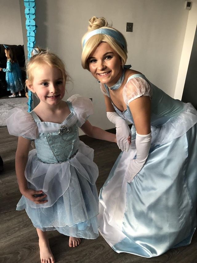 AmyzingParties's tweet photo. “Cinderella was the best! Thank you so much for an amazing party! Love Flossy and her mummy xxxx”

#cinderella 
#cinderellaparty #disneyprincess #singingprincess #singingprincesses #singingprincessparty #singingprincessparties #amyzingkidzparties #childrensparties #games #fun https://t.co/YgrE2SfXoo