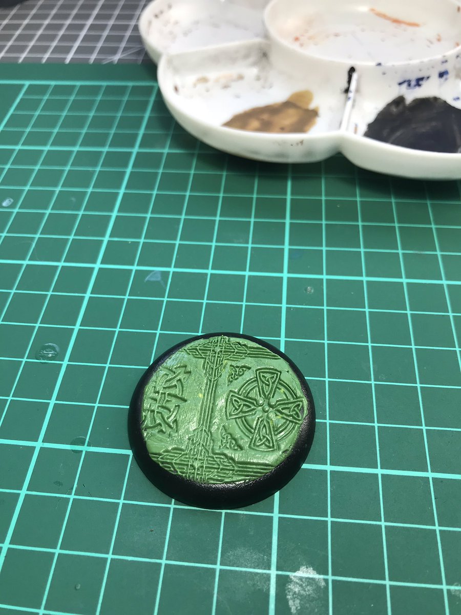 GoosebeastCS's tweet image. Trying out some green stuff rollers for some Menoth bases #warmongers #warmachine #menoth