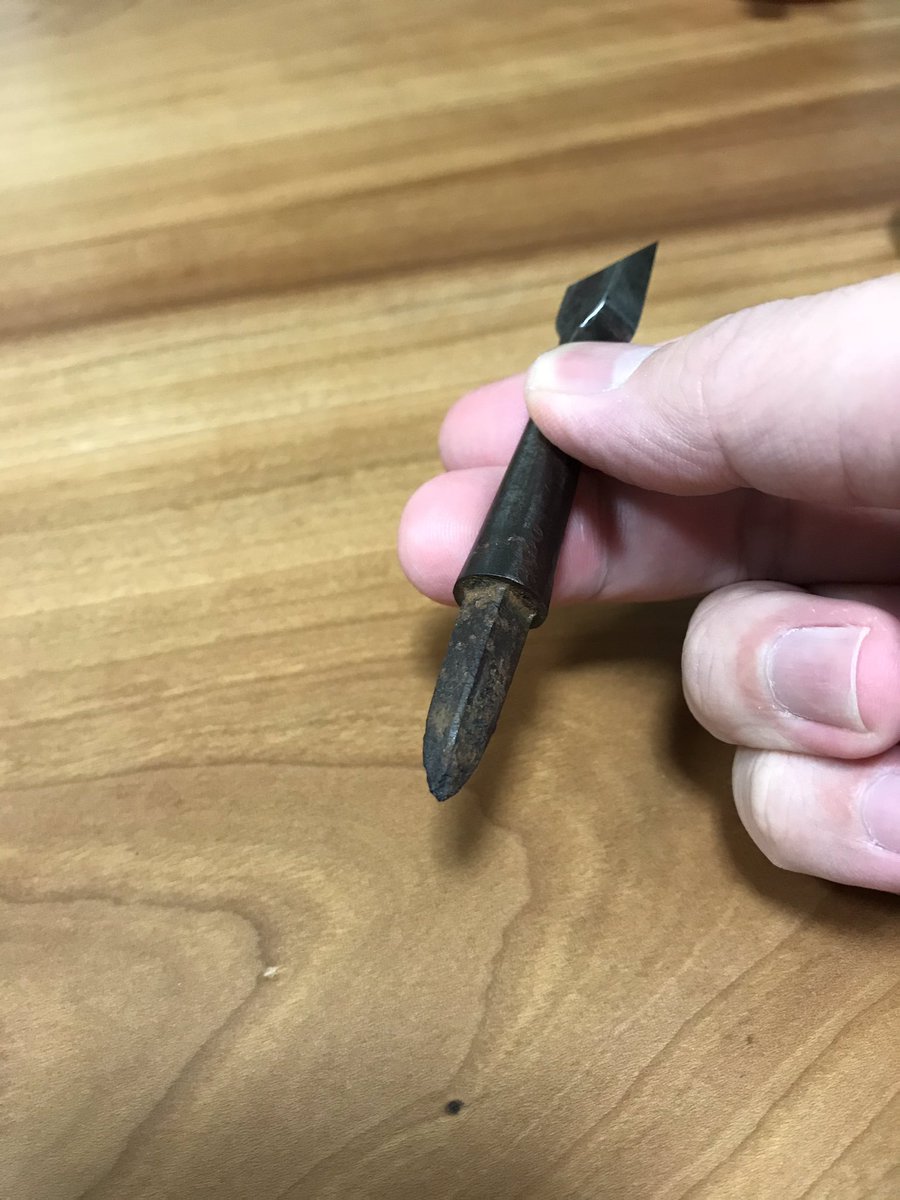 edge_crafts's tweet photo. 銘が微妙に切れてるけどおそらく久弘で、銘の左上についてる市？が不明な鑿です https://t.co/krKieTI7gi