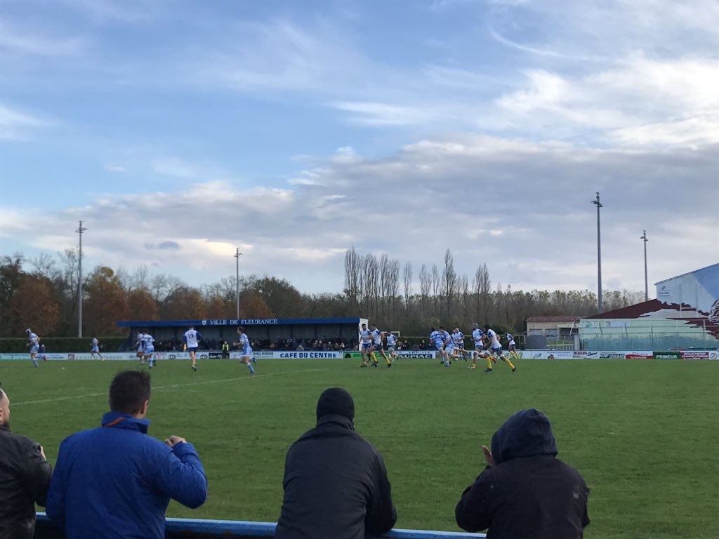 RonnyMazzoleni's tweet photo. Bon début de match pour #ASFRugby vs Aubenas 9-0 ! On s’accroche les gars! Bravo les bleus https://t.co/w6nldqgVJX