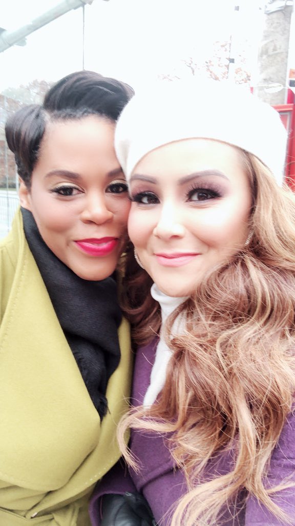 MarciIen's tweet image. Another year together! We’re ready, Santa! ⁦@TOSantaParade⁩ ⁦@melissagrelo⁩ #cohosts