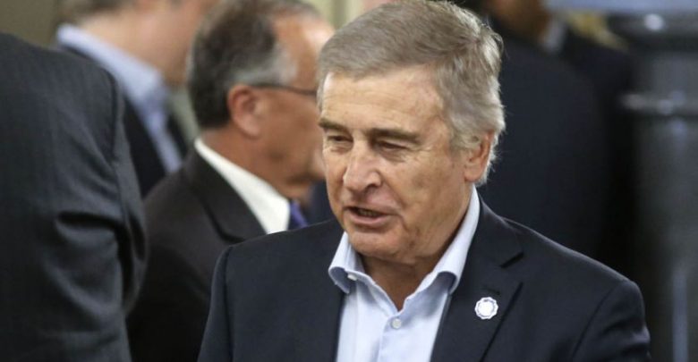 Notialtoque's tweet photo. #Sociedad

Desde el Gobierno niegan la posibilidad de recuperar el submarino: “No voy a crear la expectativa que se puede reflotar el submarino, porque no se puede reflotar el submarino y lo asumimos de esta manera”, afirmó Aguad.
https://t.co/AXNPr2uan6 https://t.co/ajV3C0UjSF