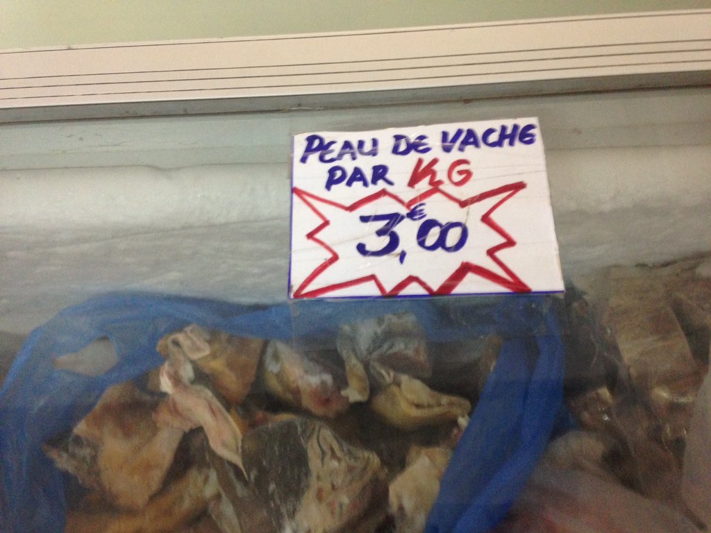 RChavanis's tweet photo. -On mange quoi ce soir?
-Du cuir!
#Mayotte #Douka #Koungou #PeauDeVache https://t.co/h6C9WKR1PZ