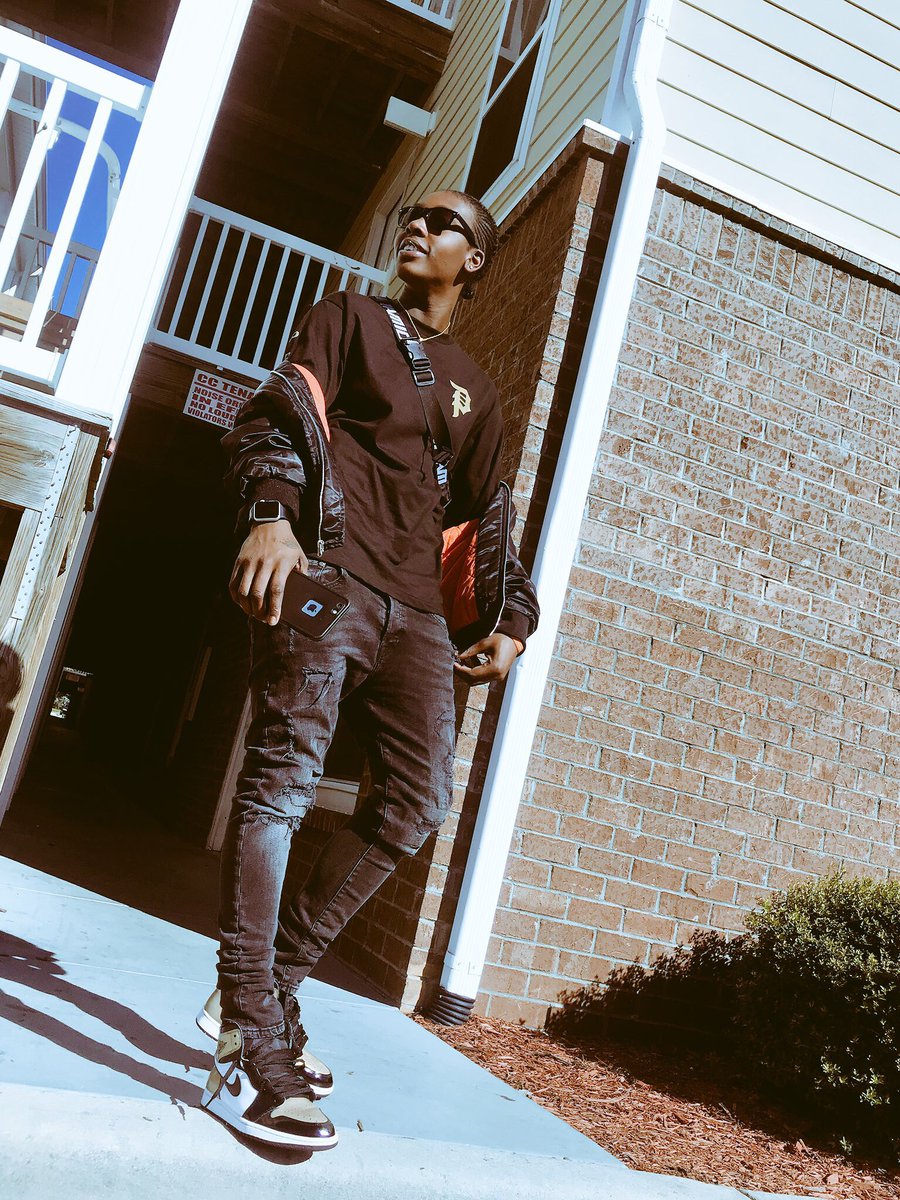 stokes_____'s tweet image. i know you love me baby you ain’t gotta act hard 😌 #hoco2k18