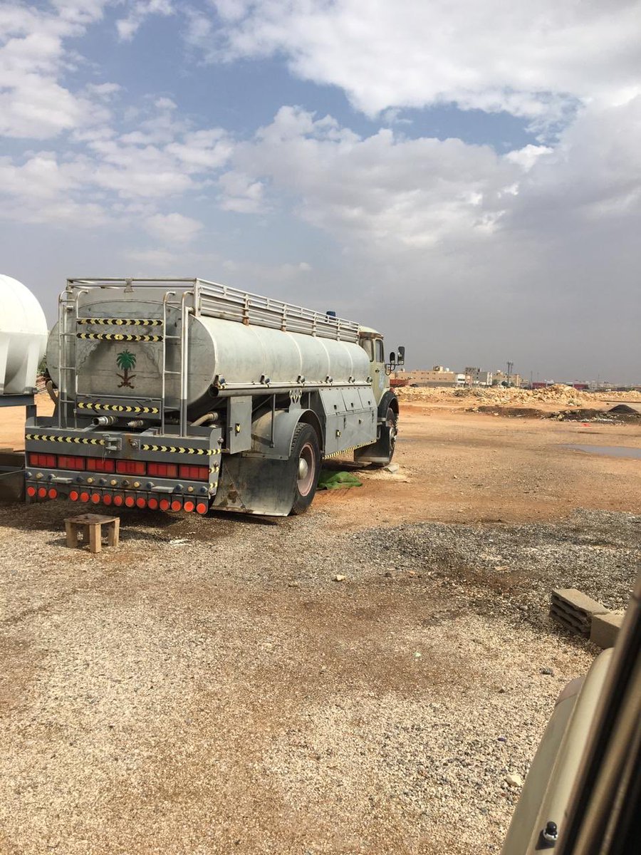 sooq777's tweet photo. #للبيع #وايت مويه مديل ٧٧ اساسي شرط مره 
الموقع #الرياض 
الاستماره منتهيه لها كم شهر 
محركات وبدي وداخليه شرط تانكي وشنط عزبه وثلاجه 
#جوال 0533151949 https://t.co/Z4vxoSVIgD