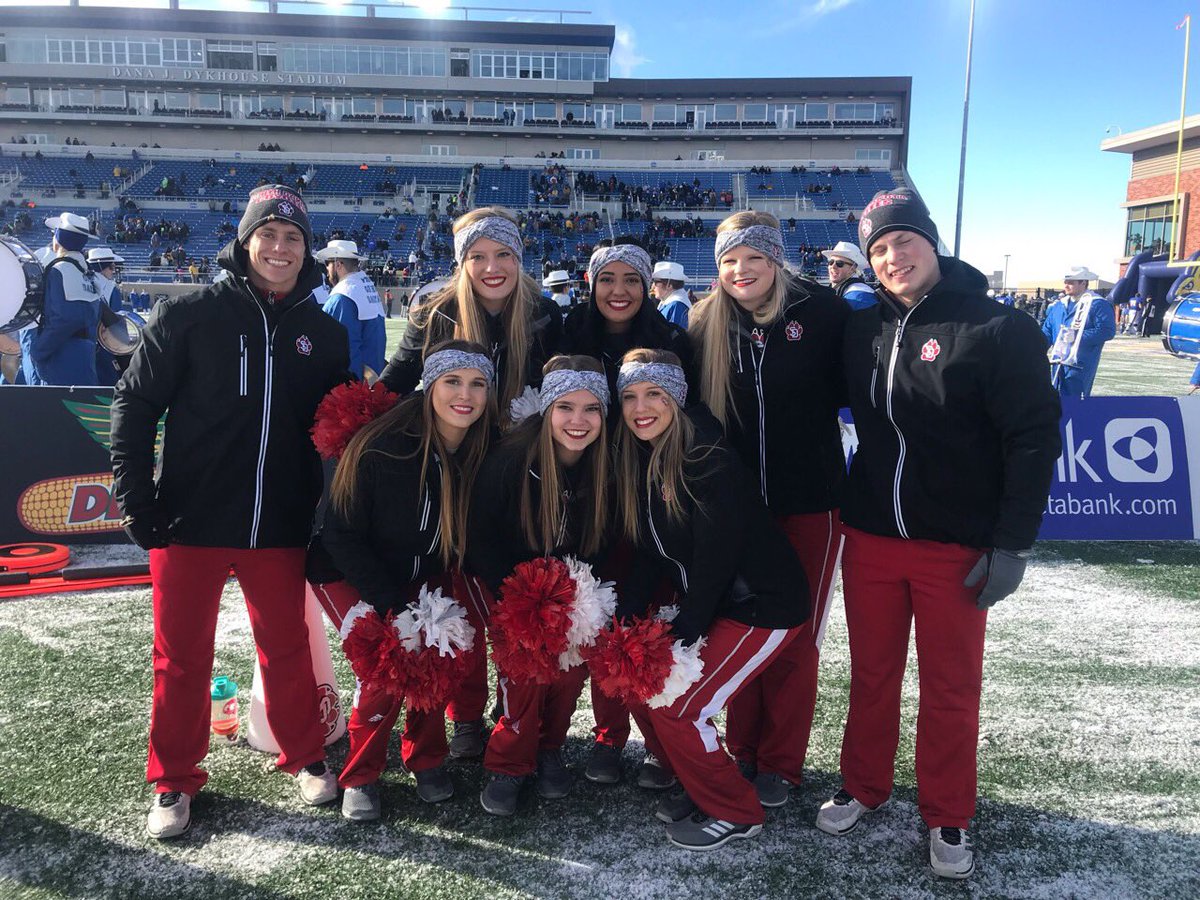 ShaynaSchelm's tweet photo. Froze out in the snow for four hours... that’s how you know you love the Yotes ❄️❤️ https://t.co/iFYqxXKFIP