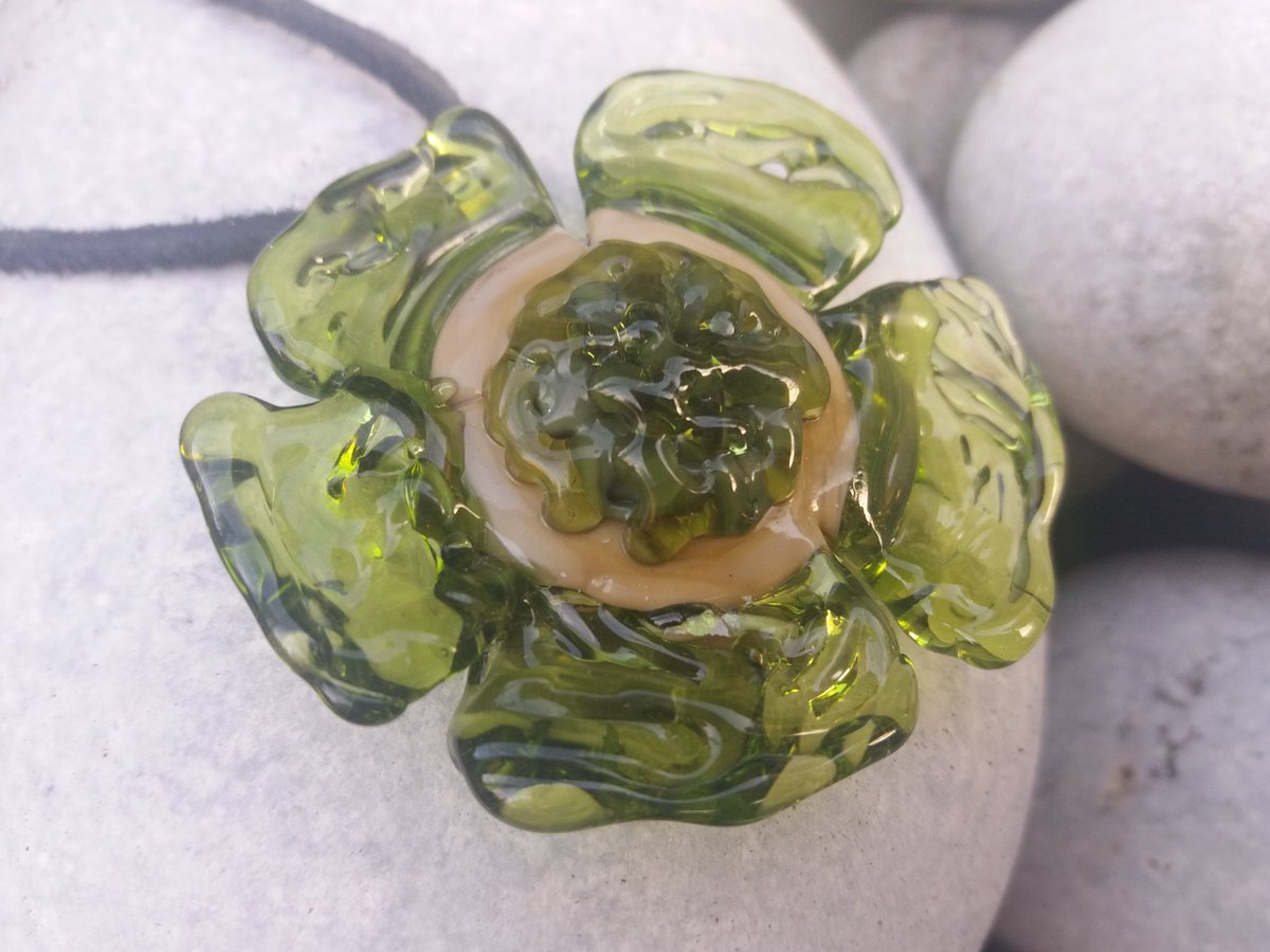 paulaoudehengel's tweet image. XXL Extra large glastops...#verwisselbaar 

In de glastop zit een moertje verwerkt en op de rvs hanger een schroefdraad. Heel gemakkelijk te verwisselen. 
#interchangeble | #pendant | #glass | #glaskunst | #beadmaking | #lampwork | #glasatelier | #PerlesArt |  #Reutum | #Twente