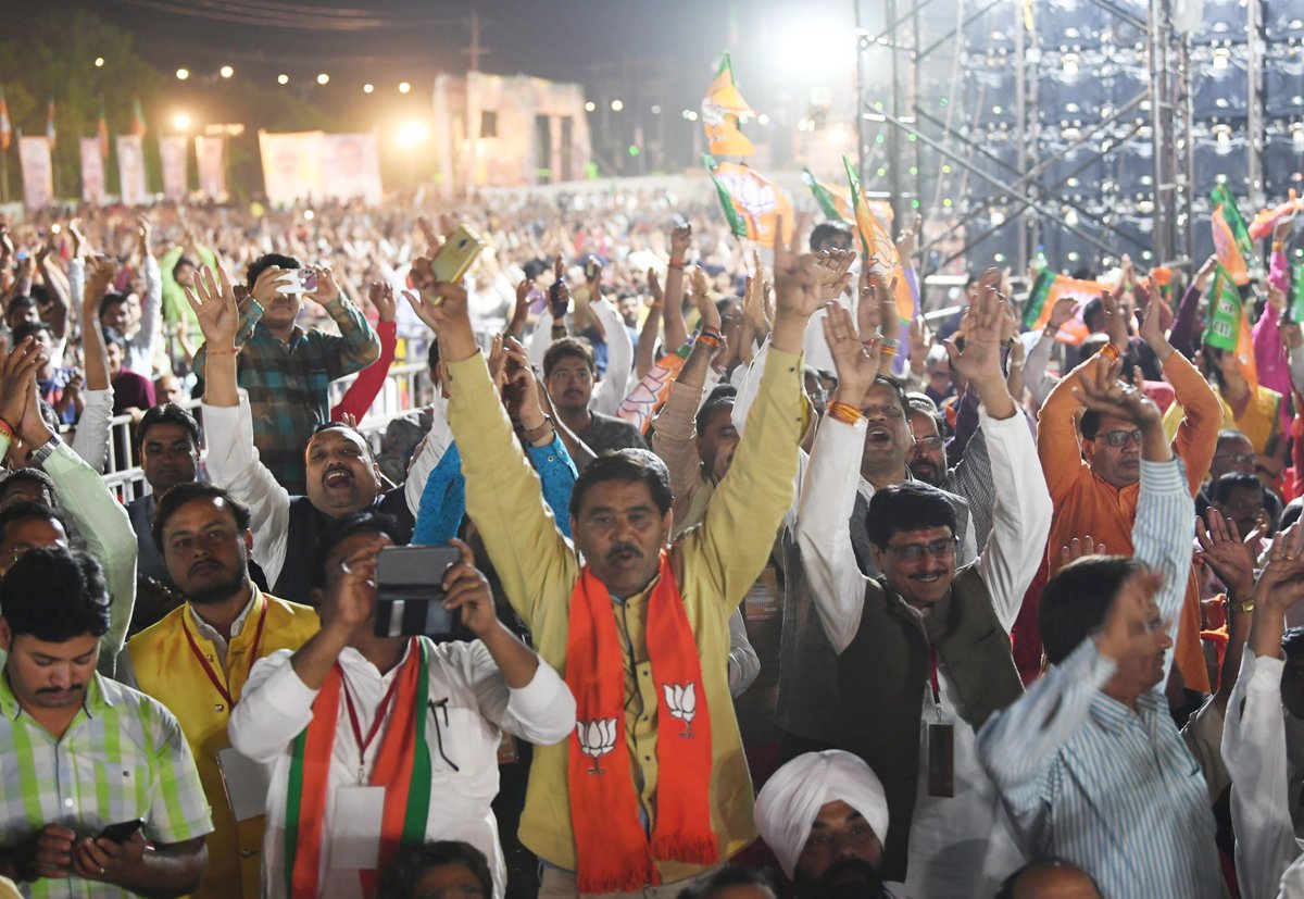 narendramodi's tweet photo. इंदौर जोश और उत्साह से भरा शहर है। यह व्यापार का एक ऐसा केंद्र है, जिसने स्वच्छता में अपनी एक विशेष पहचान बनाई है। इस शहर ने हमेशा भाजपा का समर्थन किया है। आज की रैली में मैंने इंदौरवासियों से एक बार फिर भाजपा को आशीर्वाद देने की अपील की। https://t.co/Z38c2IEsTb