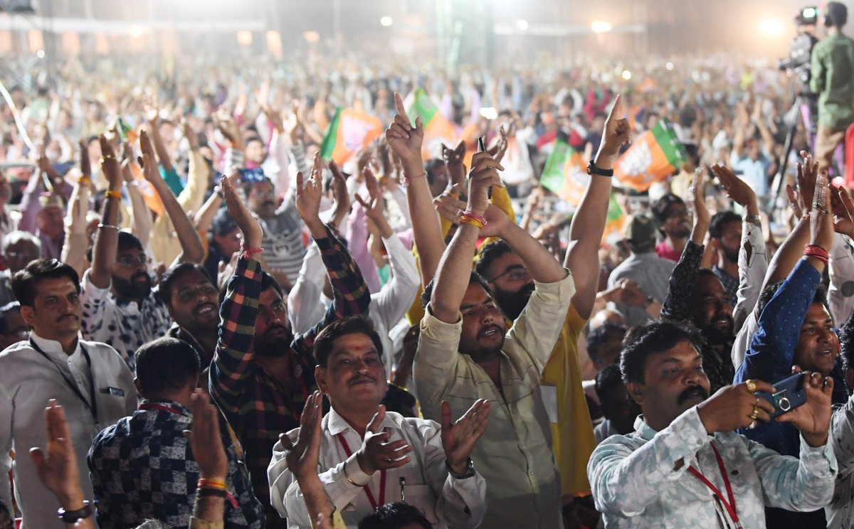 narendramodi's tweet photo. इंदौर जोश और उत्साह से भरा शहर है। यह व्यापार का एक ऐसा केंद्र है, जिसने स्वच्छता में अपनी एक विशेष पहचान बनाई है। इस शहर ने हमेशा भाजपा का समर्थन किया है। आज की रैली में मैंने इंदौरवासियों से एक बार फिर भाजपा को आशीर्वाद देने की अपील की। https://t.co/Z38c2IEsTb