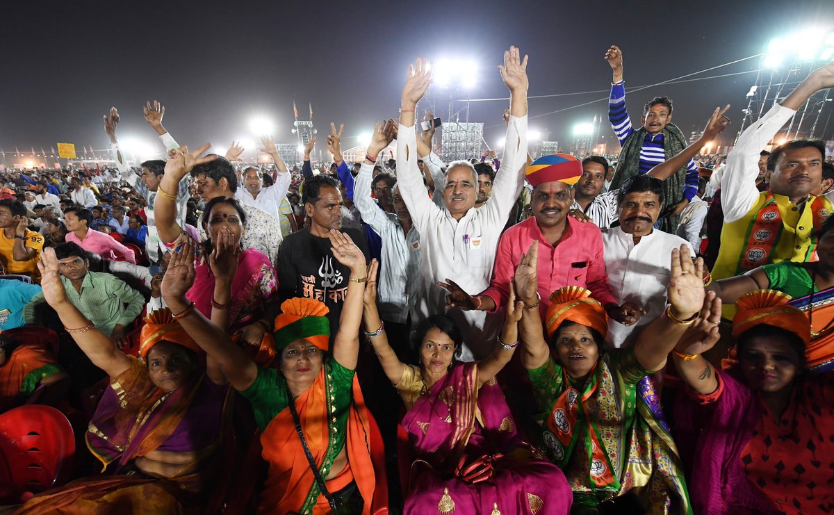 narendramodi's tweet photo. इंदौर जोश और उत्साह से भरा शहर है। यह व्यापार का एक ऐसा केंद्र है, जिसने स्वच्छता में अपनी एक विशेष पहचान बनाई है। इस शहर ने हमेशा भाजपा का समर्थन किया है। आज की रैली में मैंने इंदौरवासियों से एक बार फिर भाजपा को आशीर्वाद देने की अपील की। https://t.co/Z38c2IEsTb