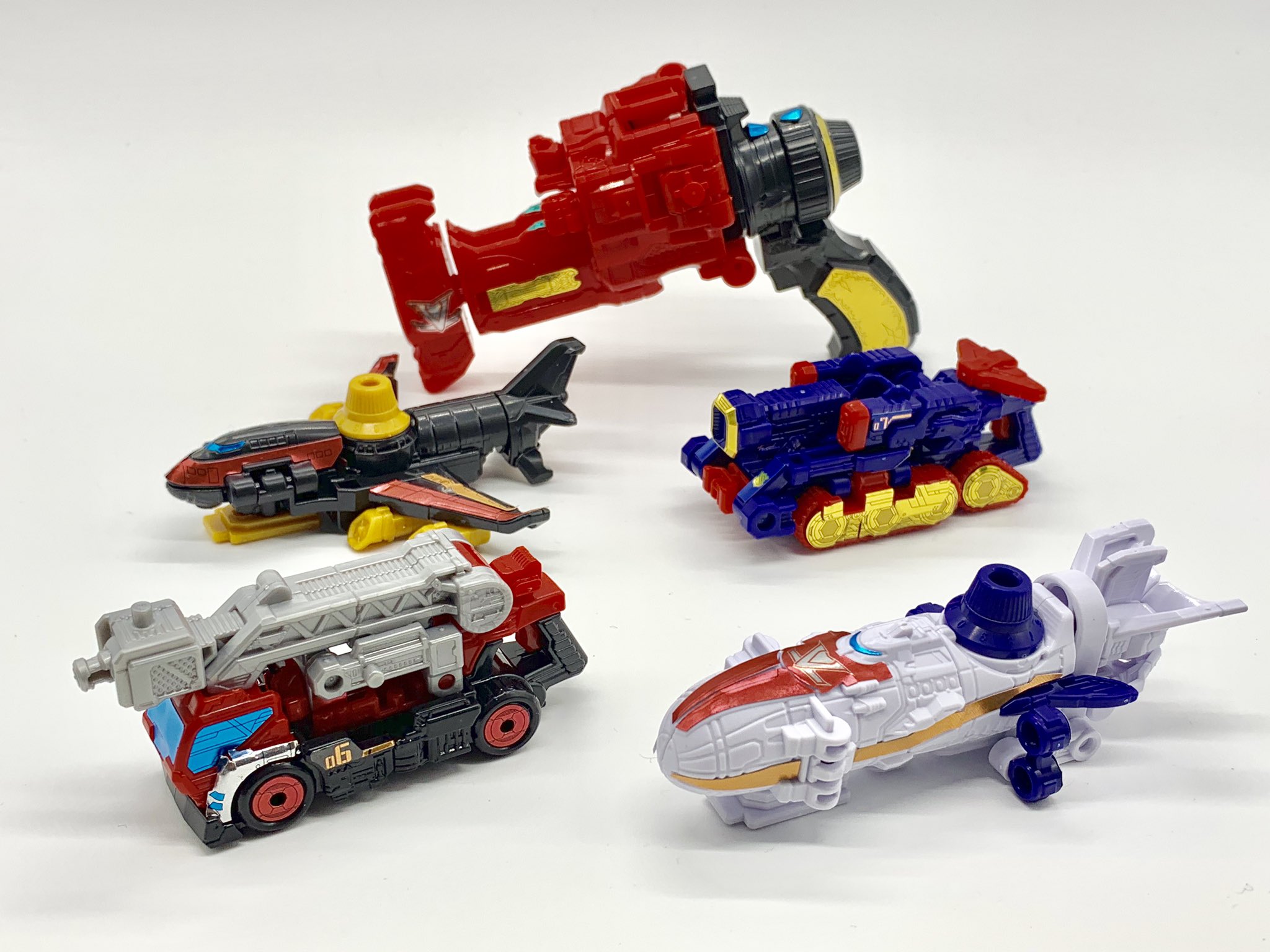 Masa まぁさ ミニプラ Vsビークル合体シリーズexの5つを組んだよ セット内容は 1 マジックダイヤルファイター 2 トリガーマシンスプラッシュ 3 ルパンマグナム 4 サイレンストライカー 5 ビクトリーストライカー の5つ T Co Es4ycbqkf8 Twitter