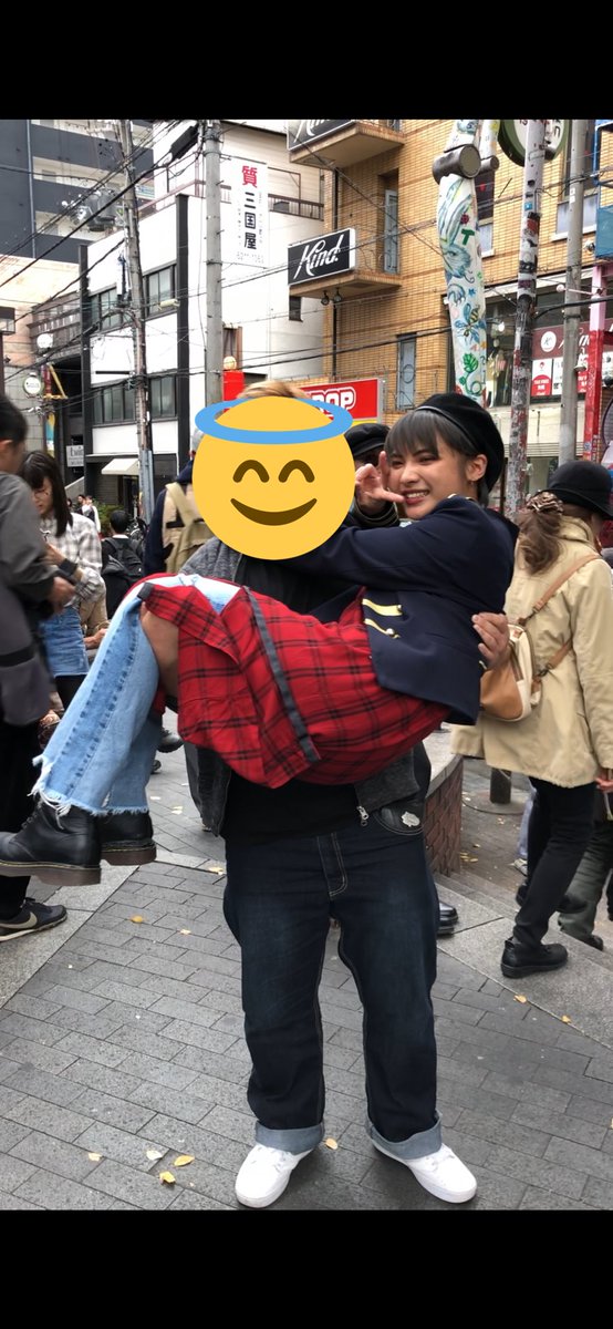 yamanbaM4's tweet photo. ゑむ氏のことお姫様だっこしたやつだれなー？って俺か。
神対応ありがとー！多分一生分の幸せ感じたとおもう。軽すぎてほんまにもってるんかなー？って5度見ぐらいしたわ。嘘
今日はおつかれさまです！
@Mk0104Sig https://t.co/2xJQFFPodU