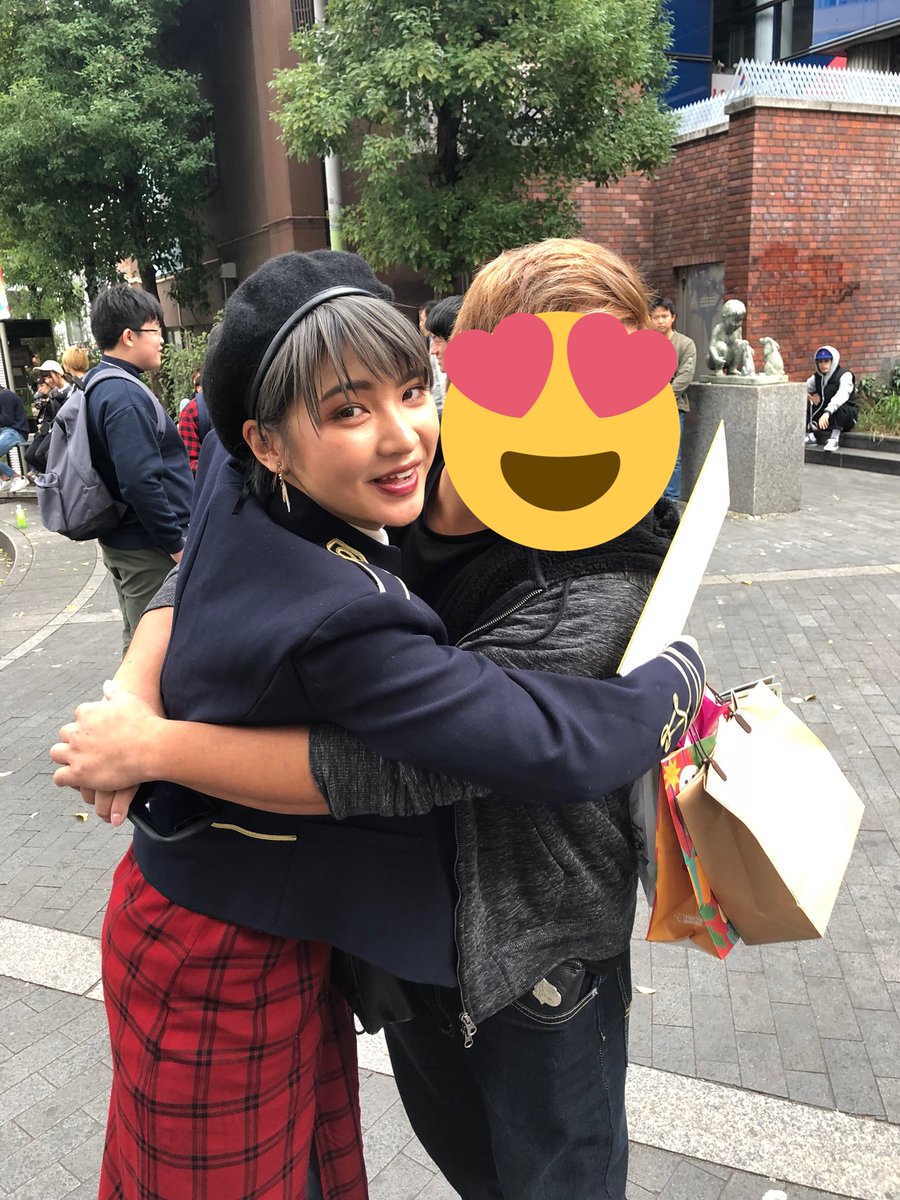yamanbaM4's tweet photo. ゑむ氏のことお姫様だっこしたやつだれなー？って俺か。
神対応ありがとー！多分一生分の幸せ感じたとおもう。軽すぎてほんまにもってるんかなー？って5度見ぐらいしたわ。嘘
今日はおつかれさまです！
@Mk0104Sig https://t.co/2xJQFFPodU