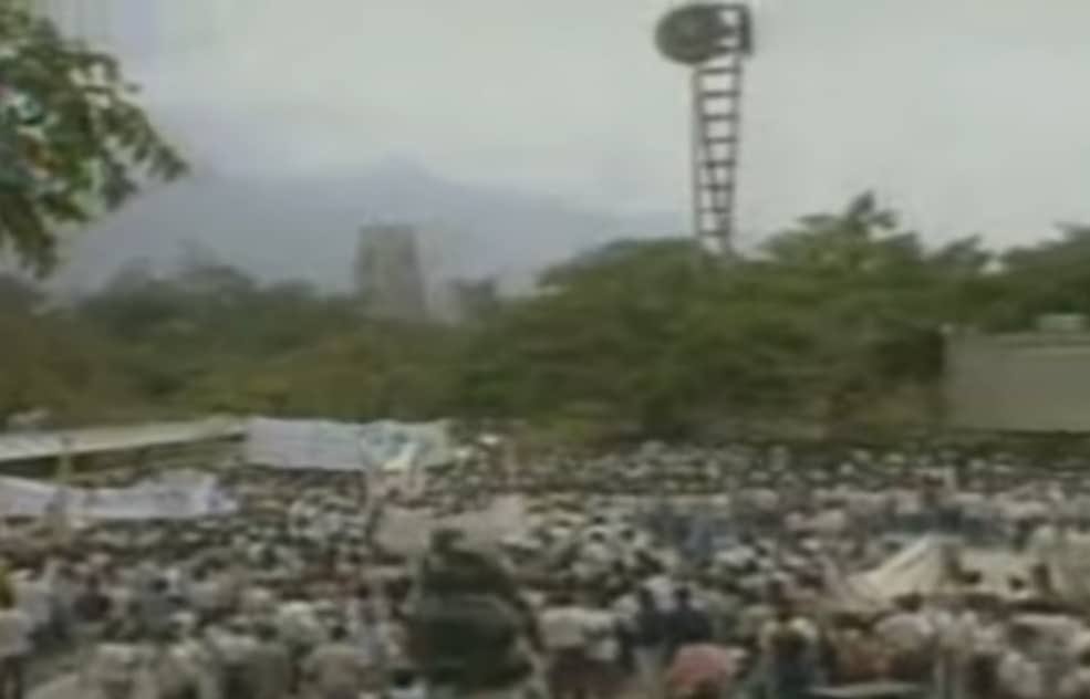 LA HISTORIA NOS COMPROMETE. wp.me/p7rYI8-HT Las banderas de lucha de la generación estudiantil,de los 80 y 90, fueron consagrada por el pueblo en la Constitución Bolivariana de 1999 y desarrolladas a partir de la primera década de este siglo.El compromiso,seguir luchando.