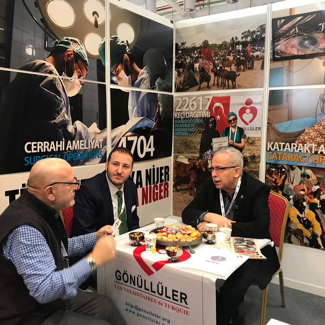 _gonulluler's tweet photo. Bu yıl 3' üncüsü düzenlenen Uluslararası STK Fuarı'ndayız. 17. Standta dostlarımızı ağırlıyoruz, sizleri de bekliyoruz.
#uluslararasıstkfuarı #avrasyagösterivesanatmerkezi #stand17 #gönüllüler #biseg https://t.co/J9R42h1srm