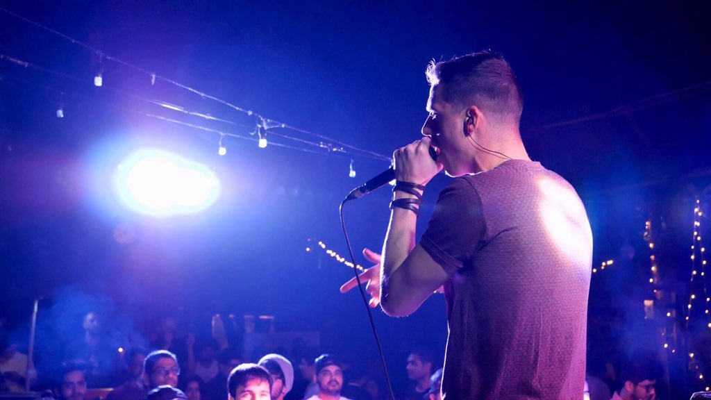 frenchmiracle's tweet photo. Retour en images sur le live de #SARO à Pune en Inde vendredi soir !!! (Pix by @thibautboulais )
cc @SVBretagne @IFParis @sacem @fakerecords @TVR35 
#beatbox #loopstation #frenchmiracletour #FMT4 #travel #india https://t.co/gB0Aio1wOj
