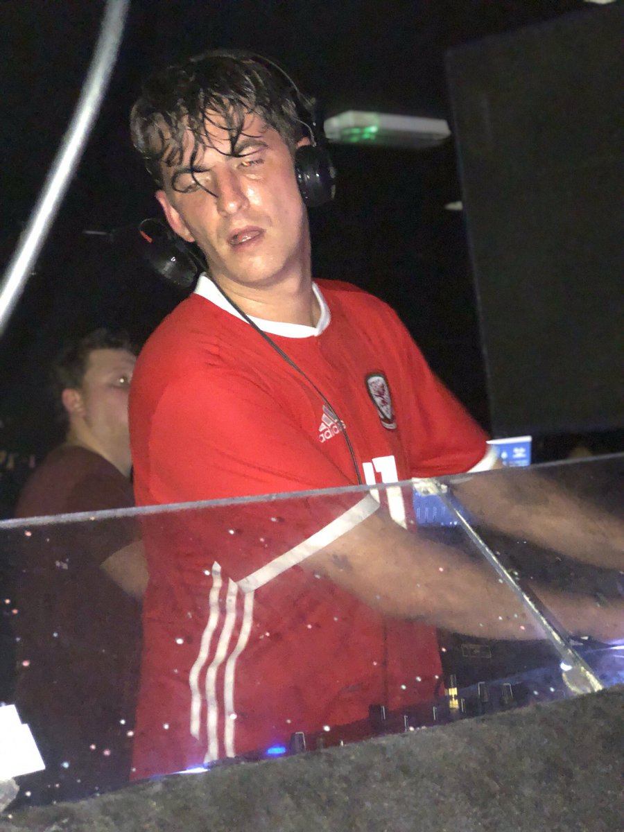 JonathanSmiley's tweet image. Everyone enjoyed skream open till close yesterday but nobody enjoyed it as much as @I_Skream #SweatBox