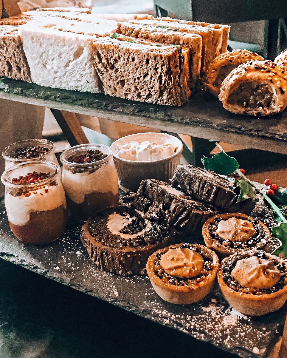 EwelinaBlachut's tweet photo. @BellInnBramshaw @Newforestchef It was delicious 😋 Thank you for our lovely 
#ChristmasAfternoonNativiTEA it was delicious 😋 do you deliver your food to Bournemouth #bournemouthinflyencer #newforestchef #newforest #newforestpub #bllggerevent #afternoontea https://t.co/umq8lJ2PYW