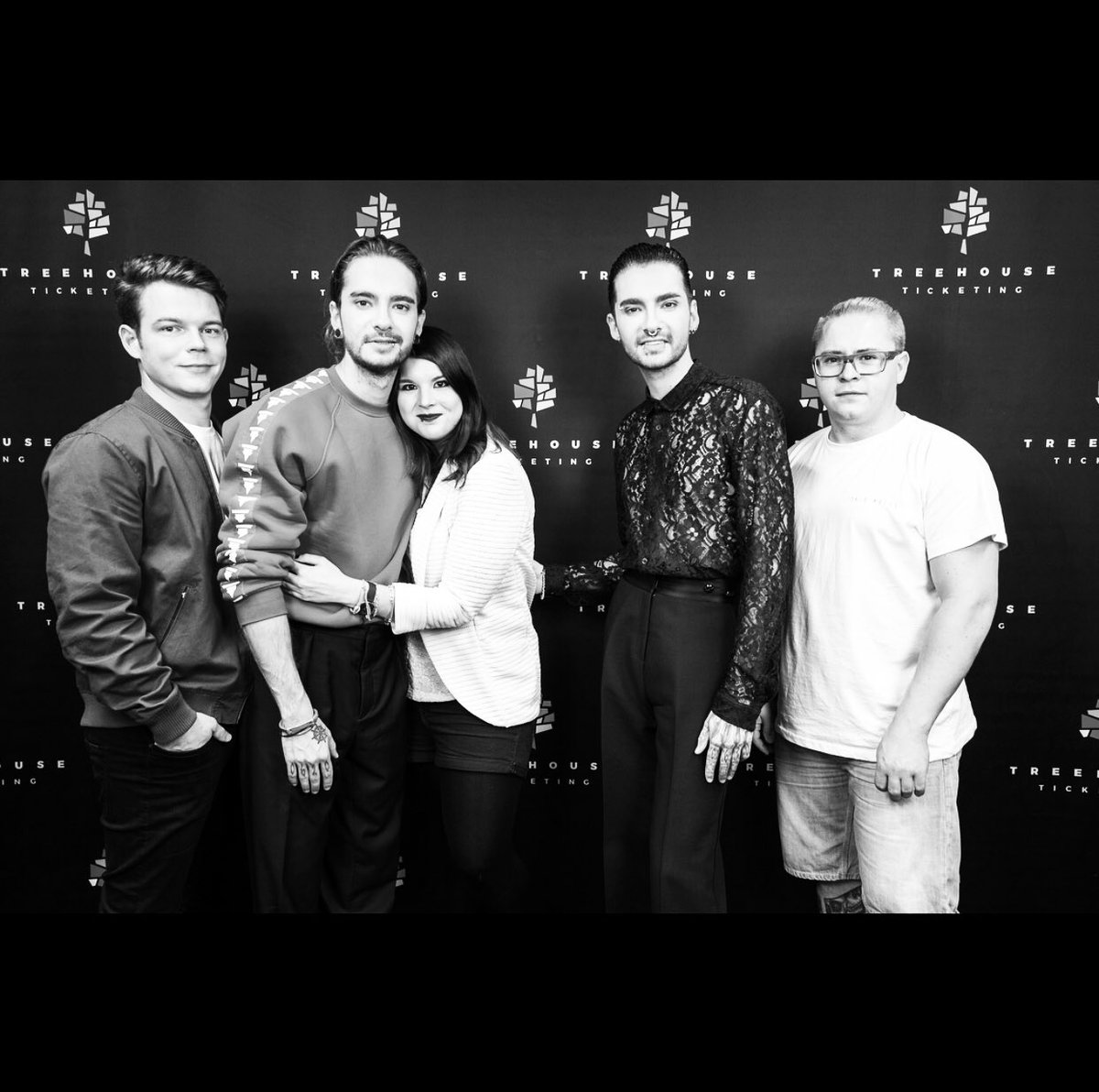SweetDark_Soul's tweet photo. Donc ces merveilleux souvenirs c’était il y a un an déjà ? Ramenez moi à cet instant je vous en prie c’était tellement parfait, en plus des rencontres que j’ai pu y faire. Je veux les revivre encore et encore. #DMBerlin2 https://t.co/Vo3vH6ac5t