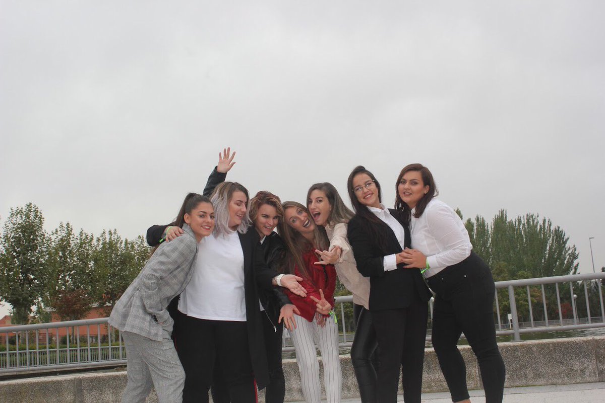 ma7expert's tweet photo. ¡Este es nuestro #TeamWork! Consideramos que el trabajo en equipo es fundamental para conseguir buenos resultados. Otra cosa esencial es disfrutar con tu trabajo, nosotras lo hacemos. Bienvenidos de nuevo a #Ma7Expert 💻📈 #Marketing https://t.co/uSmRajbApf