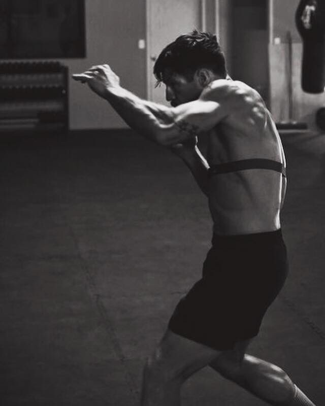the_weetch's tweet photo. Always working!!! Four weeks today I will be eating my burger, donut and washing it down with a nice chocolate milkshake to celebrate my win!!! #december15 #boxing #fatmunch #ddppromotions #andthenew #champion #ibfchampion #wbochampion #teamweetch https://t.co/T2ZetDoorK
