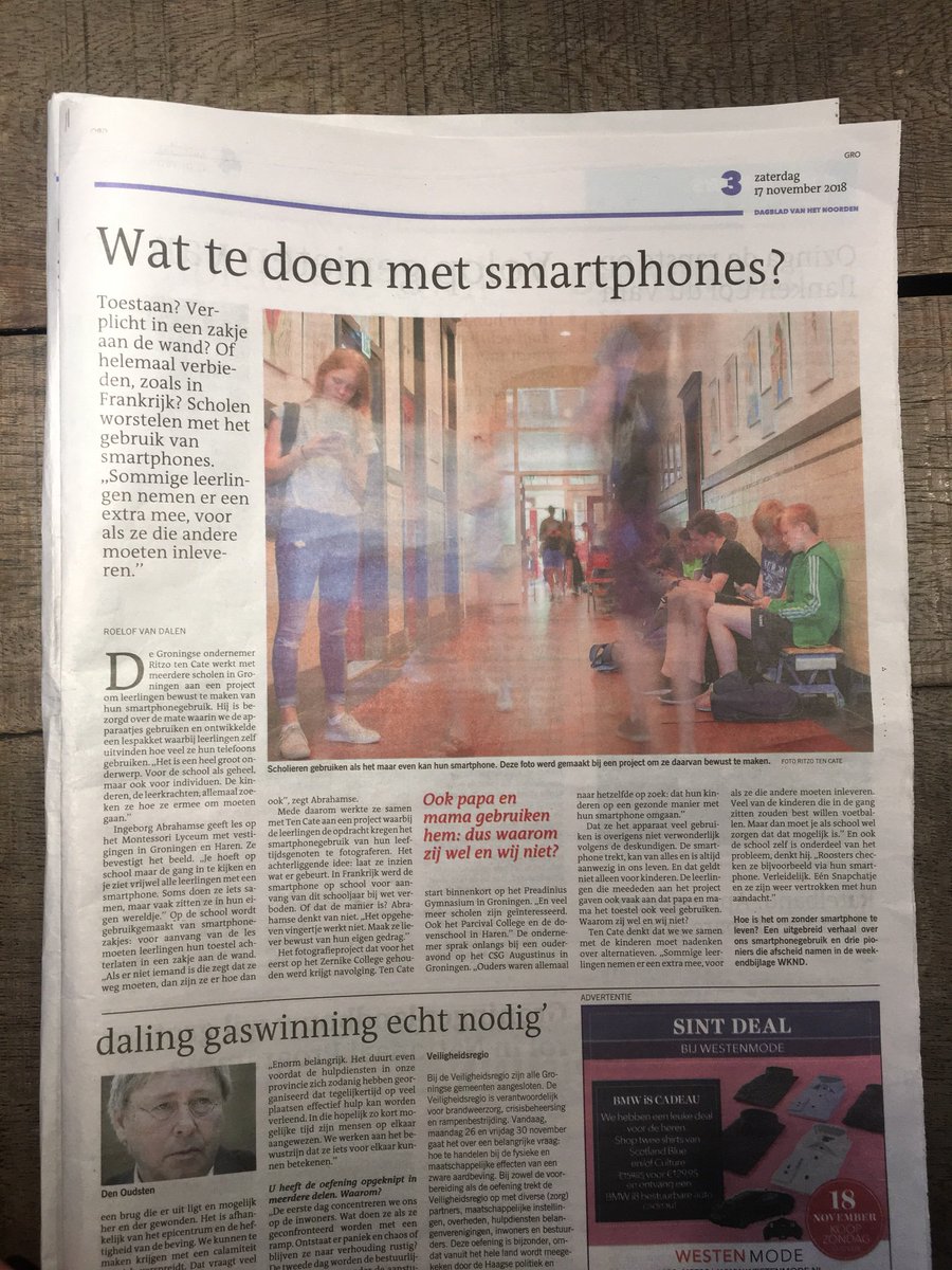 ritzotencate's tweet photo. En ook een prachtstuk in de echte krant over smartphones en mijn onderzoek naar onze relatie met die wonderapparaatjes. Meedoen? Laat maar horen! #CaughtintheApp https://t.co/z5UJzQjOOO