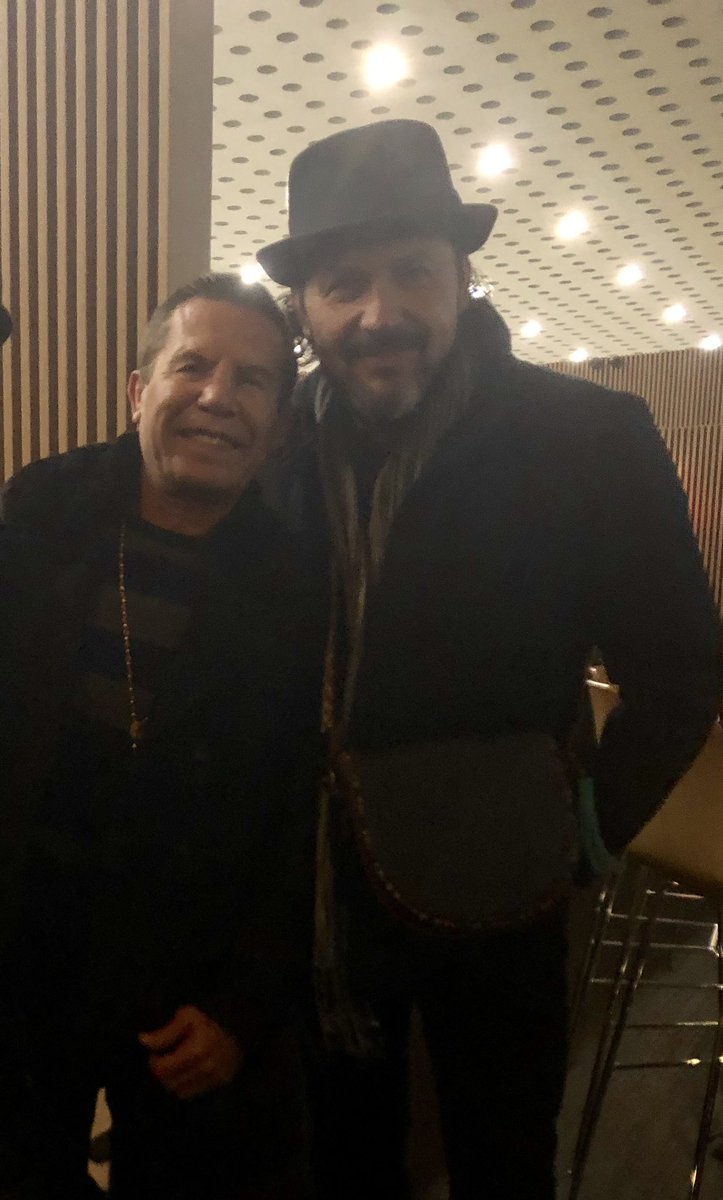 Jcchavez115's tweet photo. Y que me encuentro a mi ahijado @Reyli_Barba !!!! Me dio muchísimo gusto Rey. Te vez espectacular #siyopude #sielpuede #todospueden #elprogramasifunciona @Bajadelsol #HayTiro #purasbendiciones #uuutttaaa https://t.co/S7ByY89Rrq