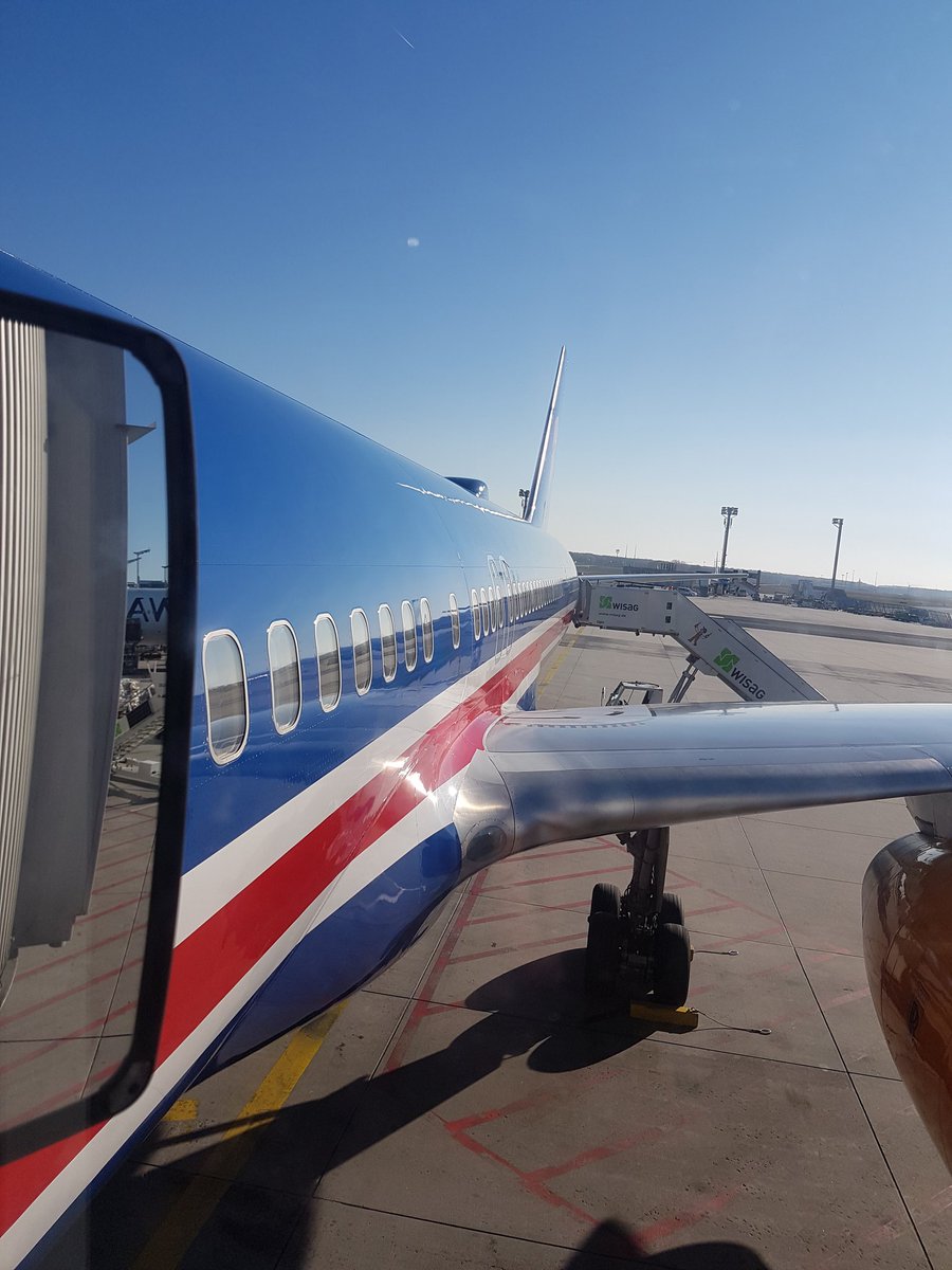 Angrybjorg's tweet photo. Fyrst time with this one! #icelandair #travel #yolo #gogetyourgoals #iceland #fullveldi #destinationiceland https://t.co/JxQAn2PscA