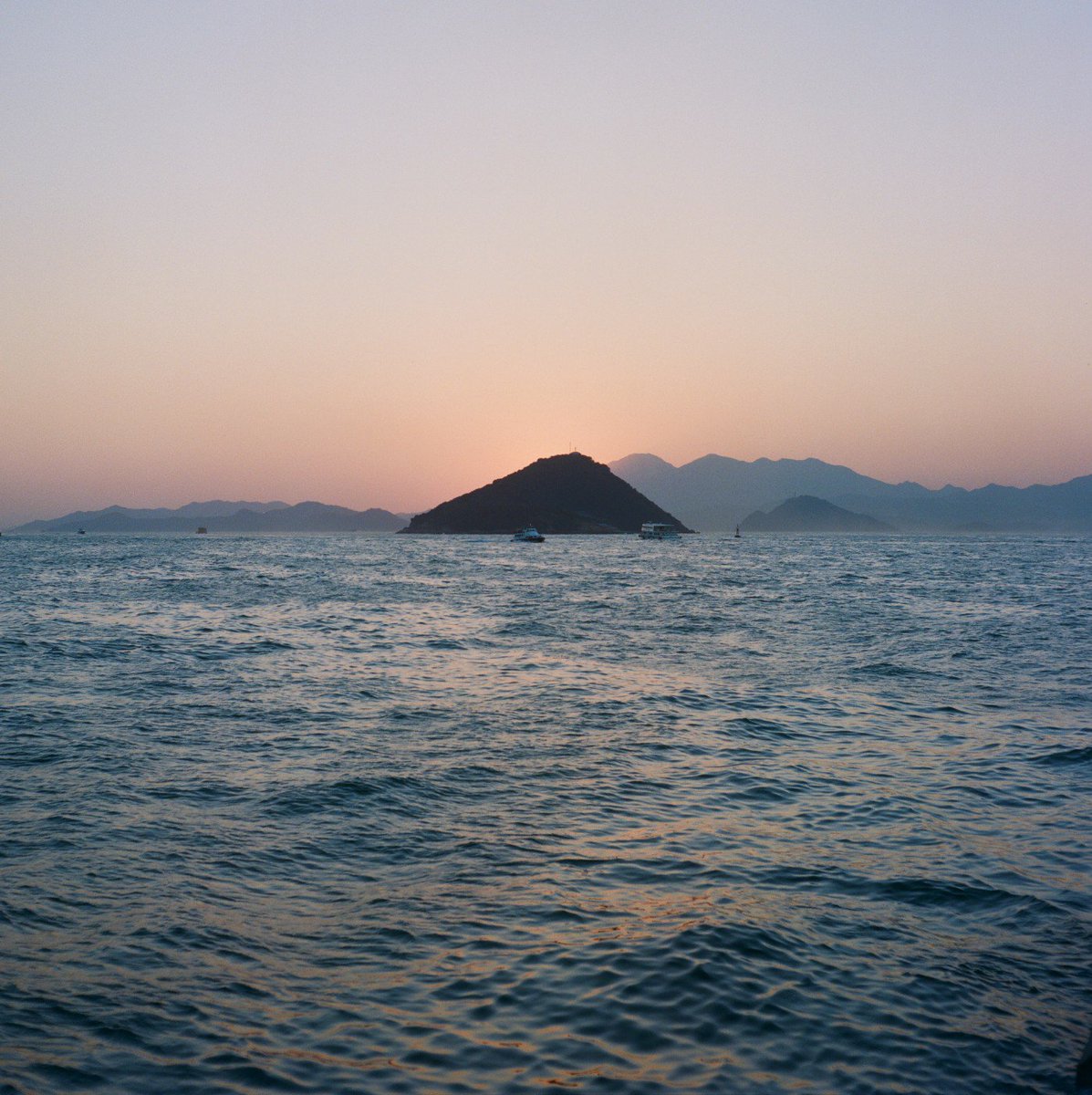 Shek Tong Tsui #HongKong
February 2017
Portra 400
Rolleicord VB
#Believeinfilm #120Sundays
#Mediumformat