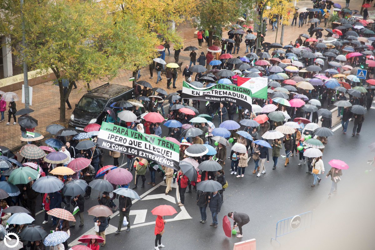 charlyluengo's tweet photo. #TrenDignoYa  
Domingo 18 de Noviembre. https://t.co/Qwv6nkrdPy