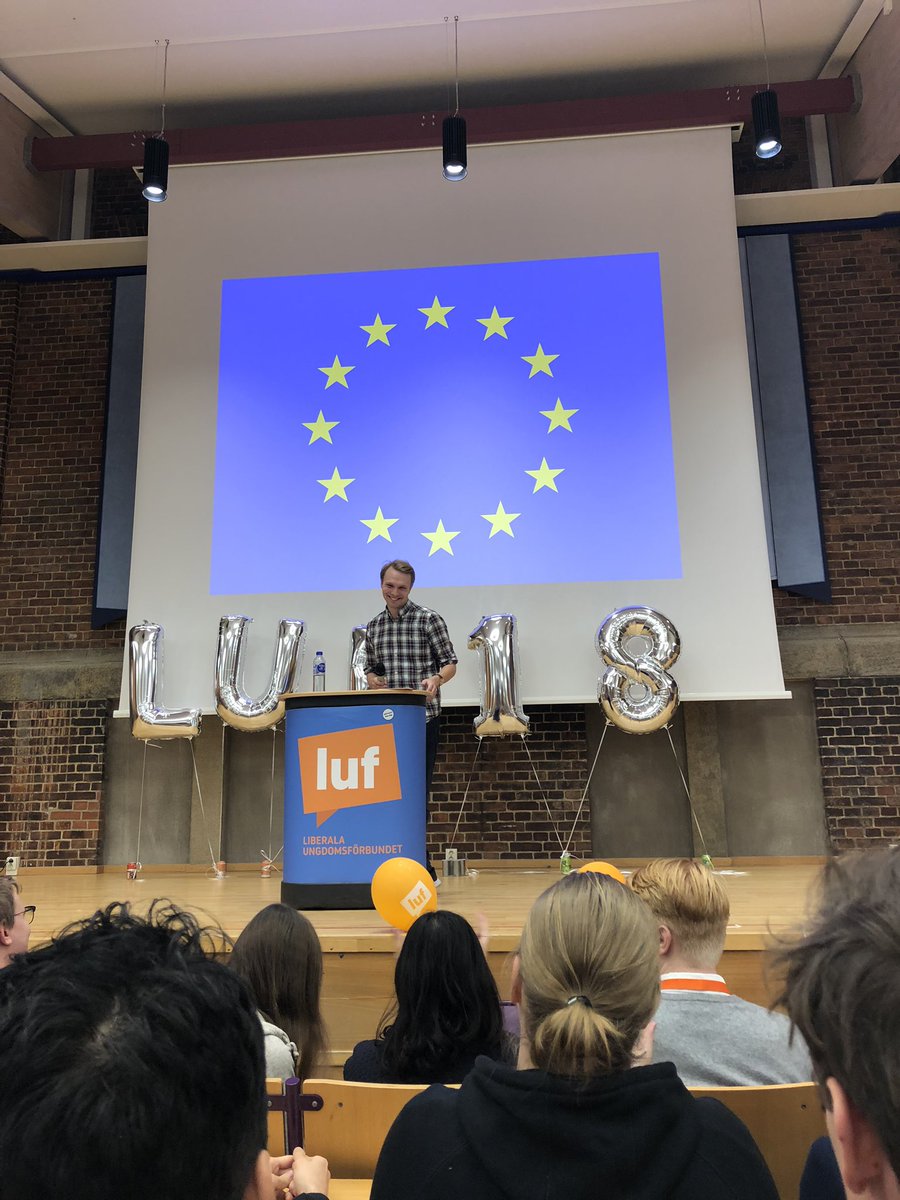 hyfsatliberal's tweet photo. LUFs Europaparlamentskandidat är @RehnbergAnders
Hur fett är inte det? #LUF18 https://t.co/bXEi8rTI1t