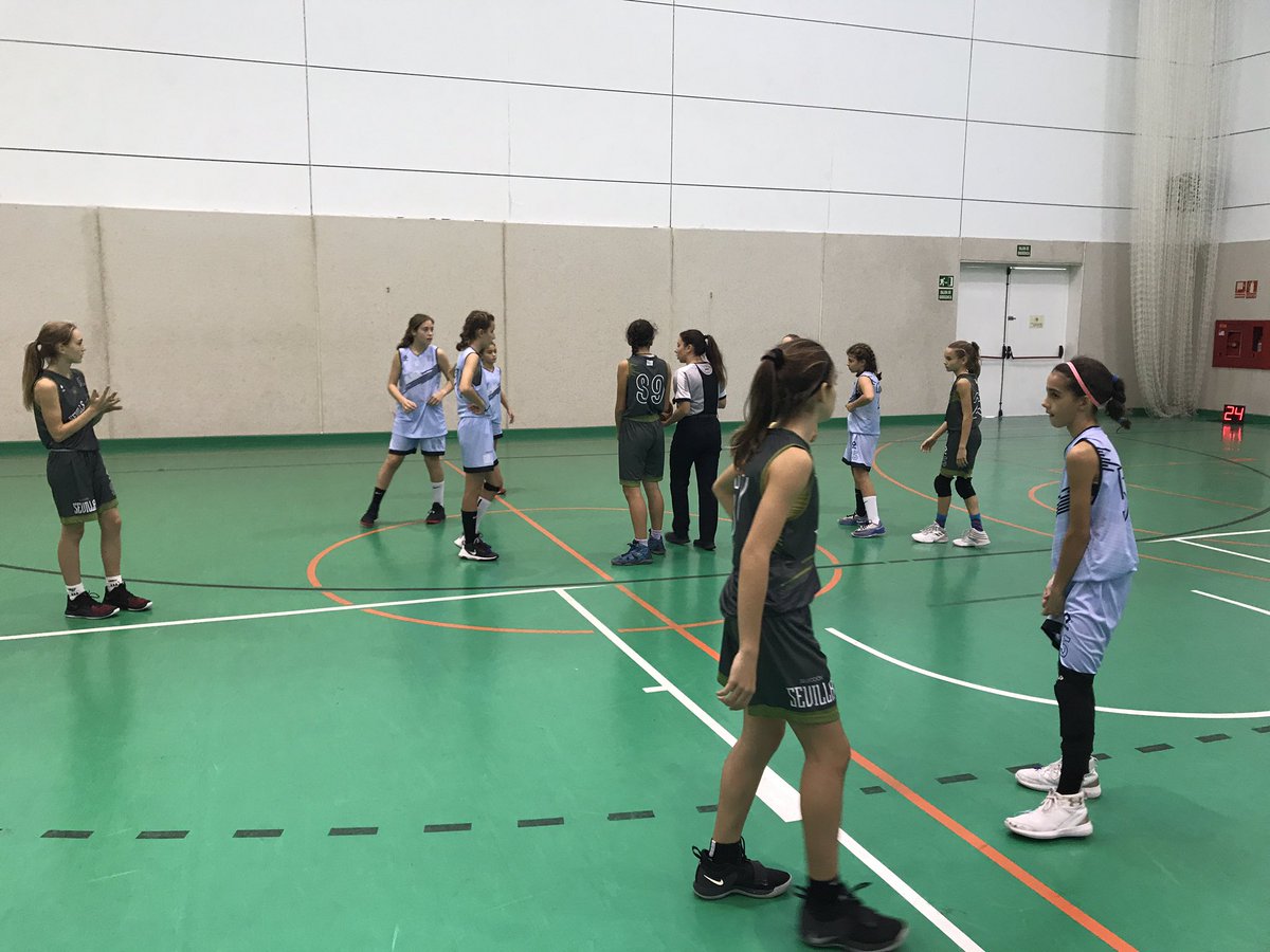 FAB_Andaluza's tweet photo. Sigue en directo la Final del #CASEBA2018 MF 🏀⛹🏻♀️
@SevillaFaB 🆚 @FAB_Malaga
https://t.co/gk8gBizaEC
@MijasDeportes @Nuriarodriguezc https://t.co/P8m2p0jj0A