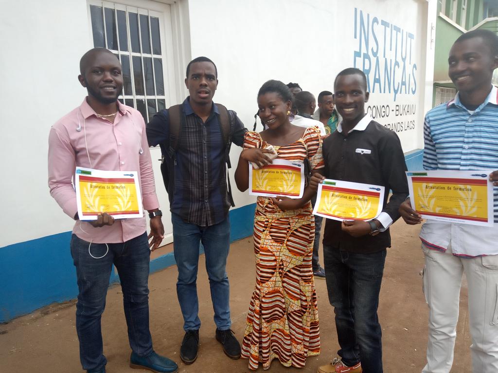 JeanRamazani's tweet photo. Fin de l'ateliers des jeunes animateurs culturels a Bukavu suivie de la remise des brevets.. Merci à  #ndaro #cultute https://t.co/UN2iWzbBAk