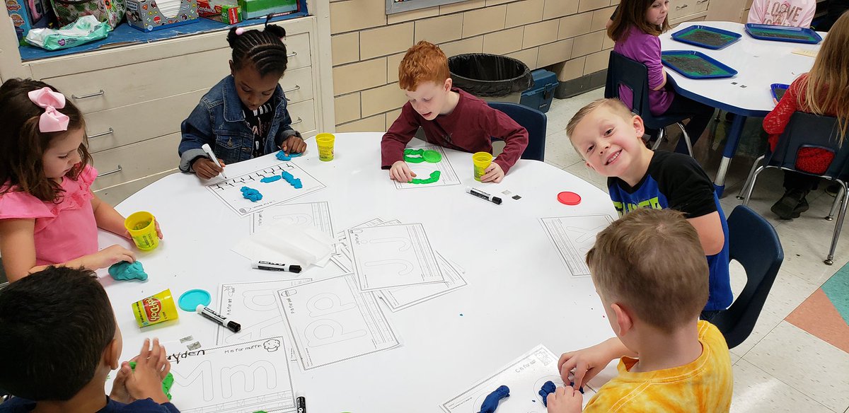 wpsjefferson's tweet photo. Jaguars know that learning with your friends in a small group is lots of fun! In Ms. Walters’ class, some of our littlest Jaguars are enjoying learning in small group centers where they practice their skills in many different ways! #smallgroupsbiglearning https://t.co/rpdNiMxv2g