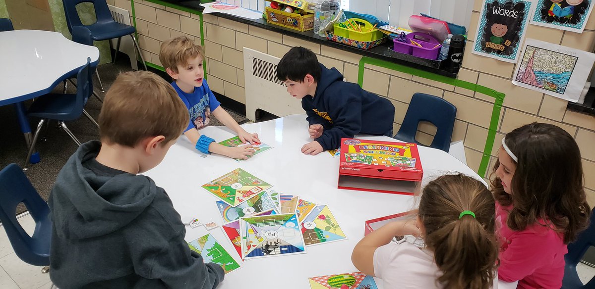 wpsjefferson's tweet photo. Jaguars know that learning with your friends in a small group is lots of fun! In Ms. Walters’ class, some of our littlest Jaguars are enjoying learning in small group centers where they practice their skills in many different ways! #smallgroupsbiglearning https://t.co/rpdNiMxv2g