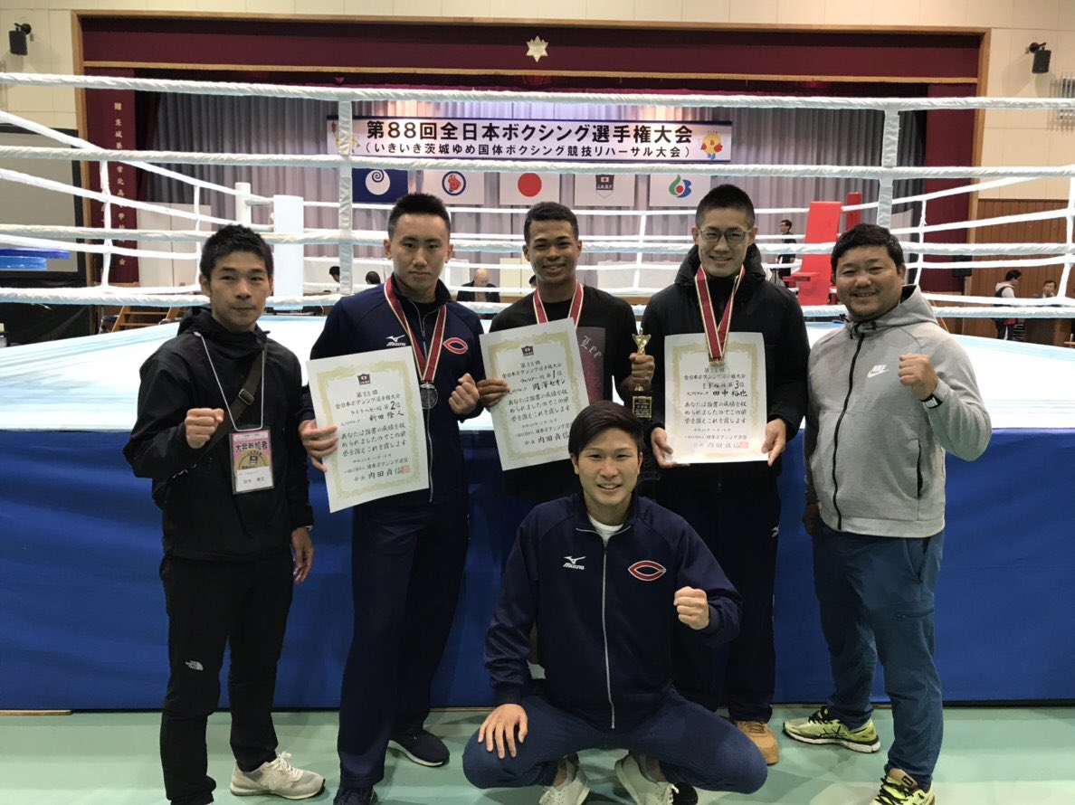 ryuto_kagoshima's tweet photo. 今日で全日本選手権終わりました！
結果的には決勝で負けてしまい、準優勝という結果で終わり、気持ち的には正直悔しいですが、いい経験ができて良かったです😁
これにて7年間のボクシング生活引退❗️
これまで、支えてくれた両親、大学の関係者、鹿児島県の方々ありがとうございました🙇 https://t.co/8HaHStCnHF