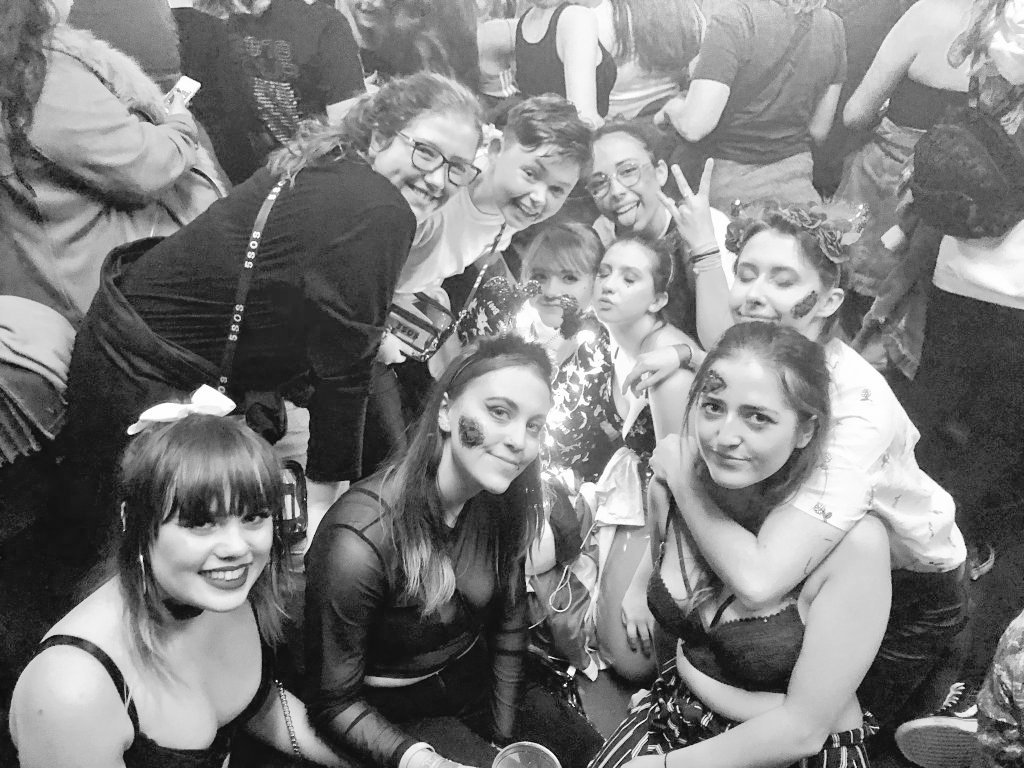 gracetpwk98's tweet photo. 1 tour. 8 shows. Met people who are now my best friends. I'll never forget the best 2 weeks of my life, ever. I adore you. // @mukesxreject @livingforcth @mtvjasmine @babylonamy @babylonalz @Igbtash https://t.co/nfAG9sTrxQ