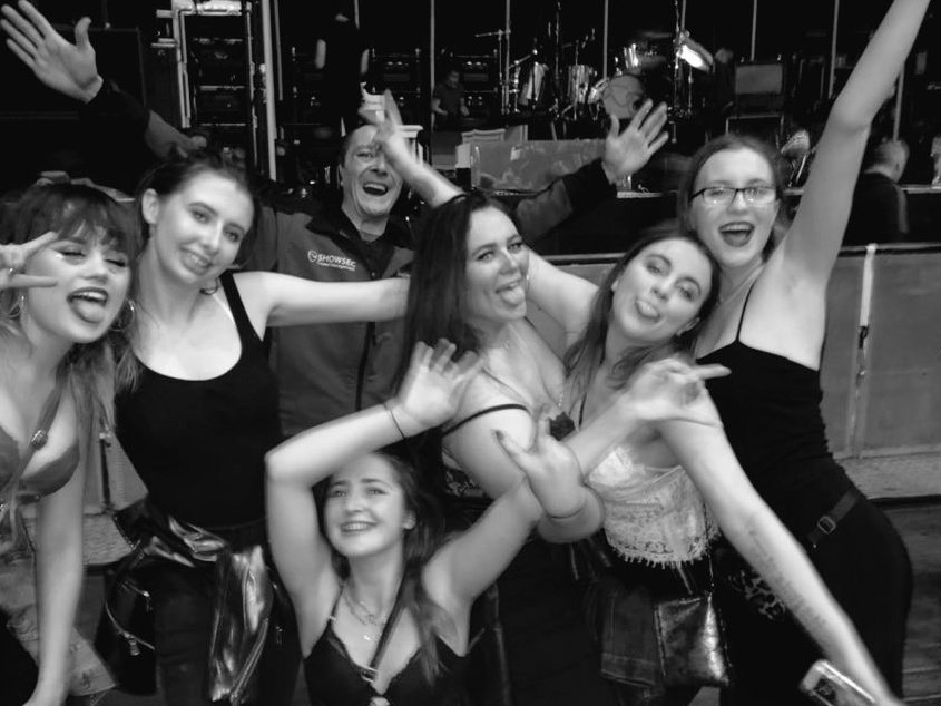 gracetpwk98's tweet photo. 1 tour. 8 shows. Met people who are now my best friends. I'll never forget the best 2 weeks of my life, ever. I adore you. // @mukesxreject @livingforcth @mtvjasmine @babylonamy @babylonalz @Igbtash https://t.co/nfAG9sTrxQ