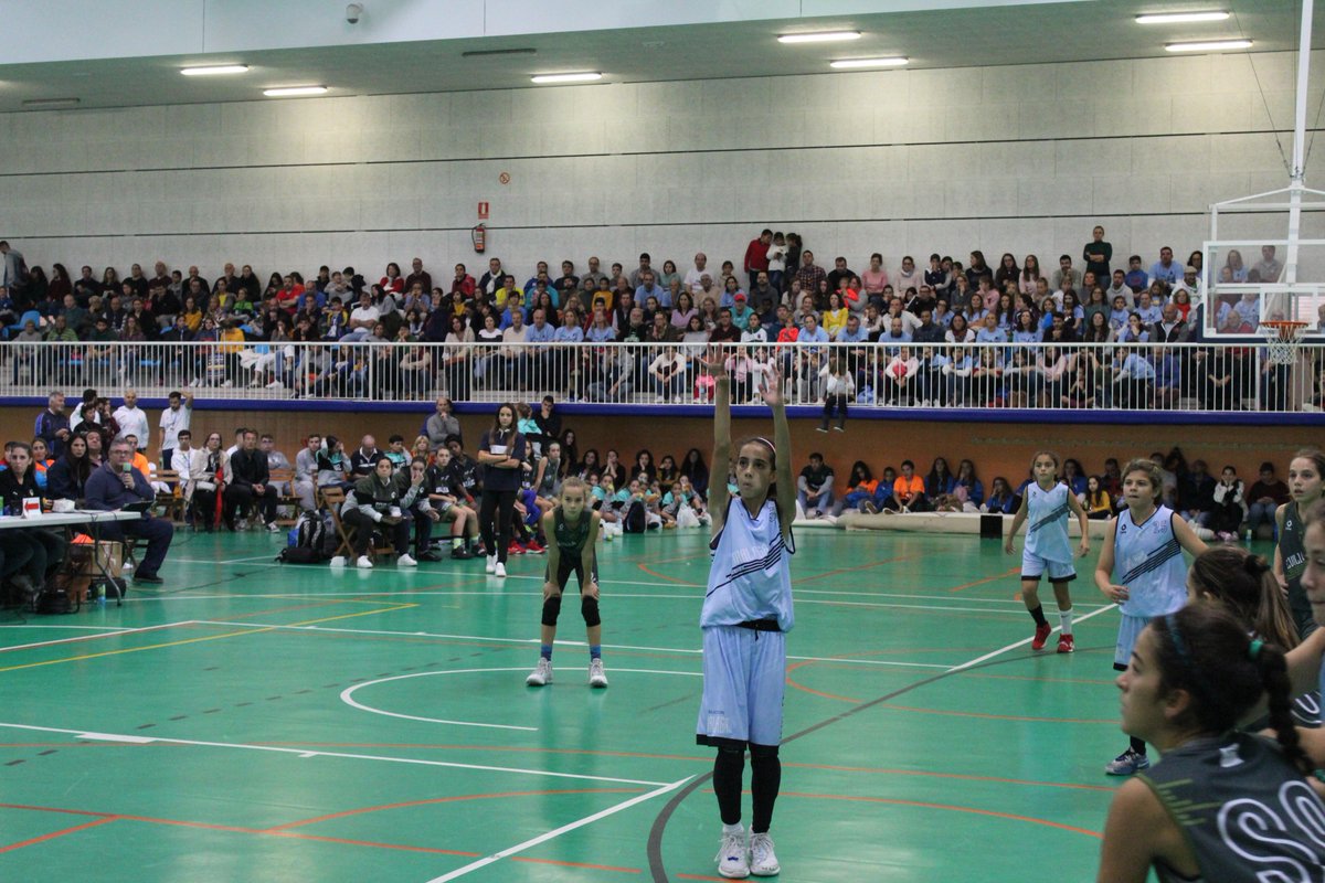 FAB_Andaluza's tweet photo. Final 2º Periodo #CASEBA2018 MF 🏀⛹️♀️
ℹ️Final
@SevillaFaB 18 🆚 @FAB_Malaga 33
@DeportesDipMlg @Nuriarodriguezc @MijasDeportes
📺https://t.co/gk8gBizaEC https://t.co/zQheBht7p2